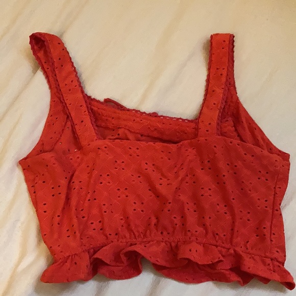 Vintage-inspired red top! - Picture 2 of 3